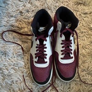 Used men’s 9.5 Nike Court Vision